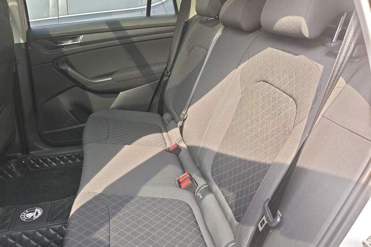 Used Skoda Kodiaq 2019 Restyled TSI330 5-Seater Two-Wheel Drive Standard Version China VI Left Rear Seat