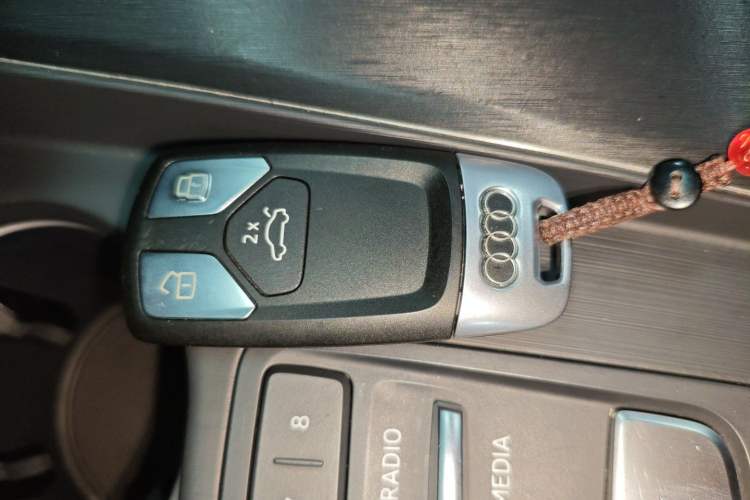 Used Audi A4L 2019 40 TFSI Fashion Edition China VI Emission Standard Vehicle Key