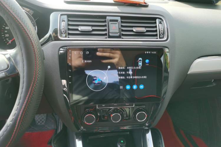 Used Volkswagen Sagitar 2017 1.6L Manual Comfort Model Audio And AC Panel