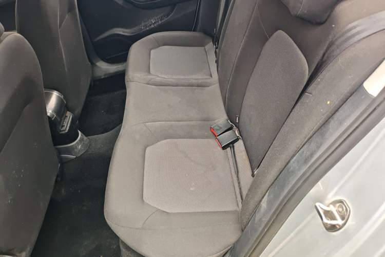 Used Volkswagen Jetta 2015 1.6L Automatic Fashion Model Left Rear Seat