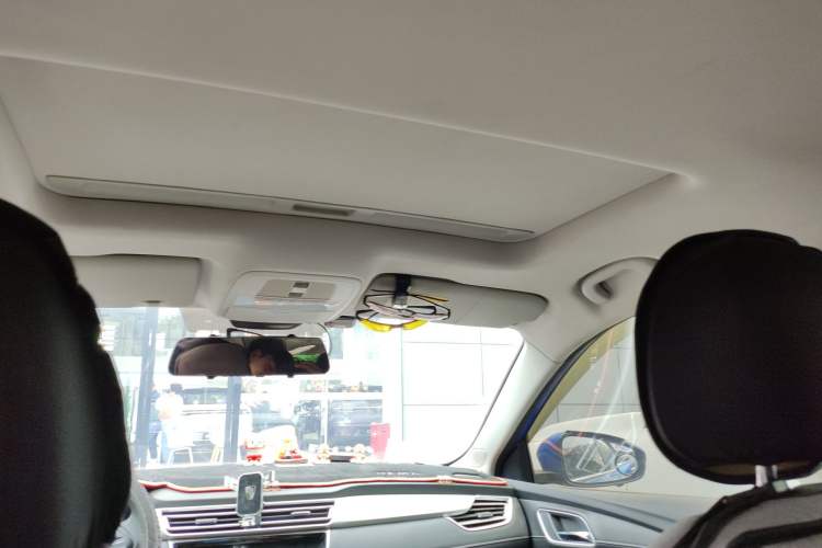 Used Roewe i5 2020 1.5L Automatic 4G Connect Luxury Flagship Edition
