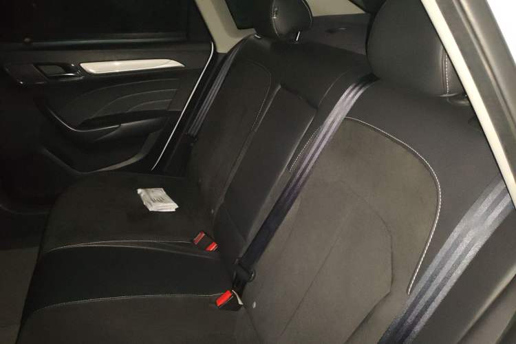 Used Roewe i6 New Energy 2017 45T Hybrid Connective Smart Luxury Edition
