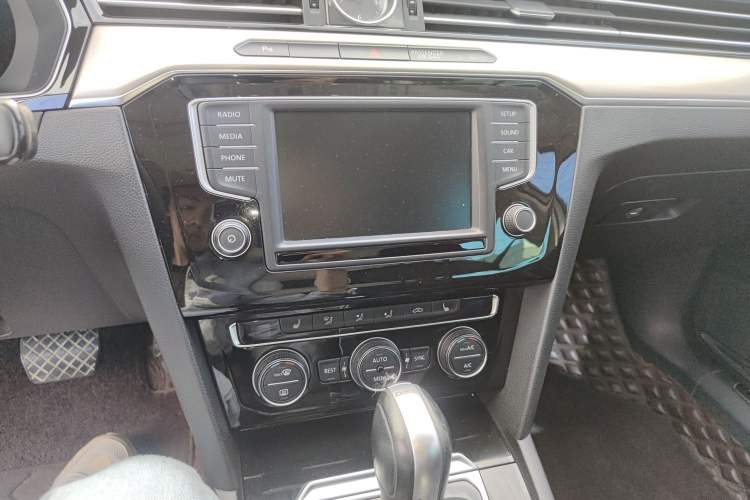 Used Volkswagen Variant 2017 380TSI Two-Wheel Drive Comfort Edition
