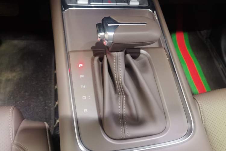 Used Wuling Starlight 560 2026 1.5T CVT Elite Edition Gear Lever