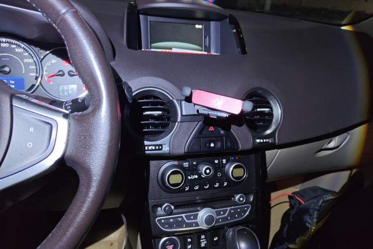 Used Renault Koleos 2012 2.5L 4x4 Comfort Edition with Navigation