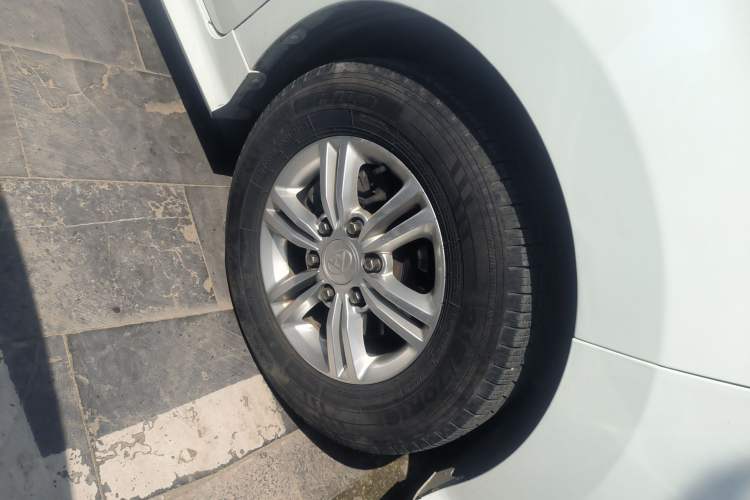 Used SAIC MAXUS G10  Right Front Wheel Hub