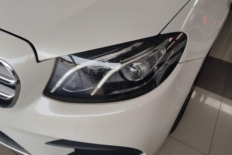 Used Mercedes-Benz E-Class 2017 E 300 L Sporty and Stylish Model Left Front Headlight