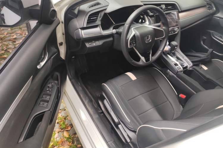 Used Honda Civic 2016 220TURBO CVT Luxury Edition Driver Seat