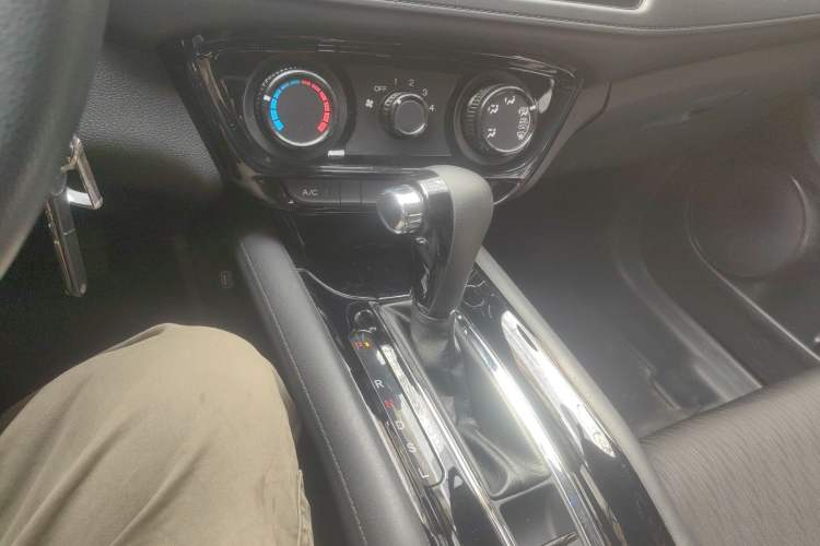 Used Honda Vezel 2019 1.5L CVT Pioneer Edition China V Gear Lever