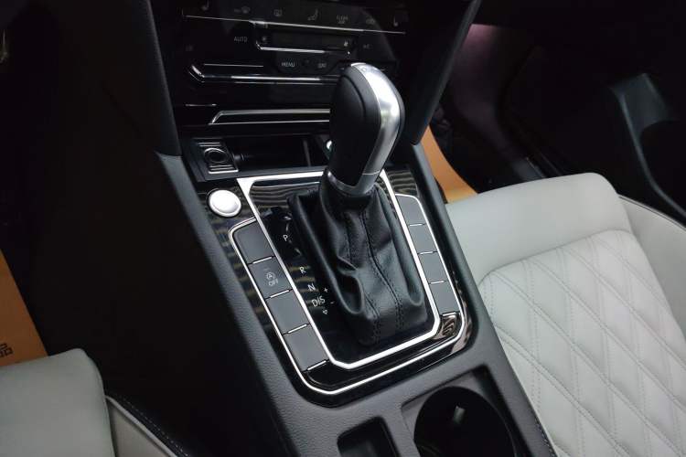 Used Volkswagen Magotan 2025 Zhongxiang Model 280TSI DSG Luxury Version
