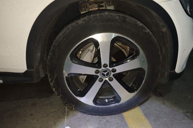 Used Mercedes-Benz GLC 2022 Refreshed GLC 260 L 4MATIC Dynamic Edition Right Front Wheel Hub