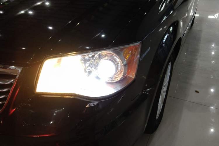 Used Chrysler Grand Voyager 2014 3.6L Comfort Edition Left Front Headlight