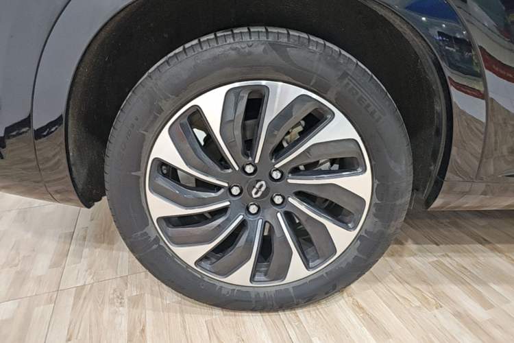 Used Hima AITO M7 2024 1.5T Intelligent Driving 4WD Max Edition 5 Seats Right Rear Wheel Hub