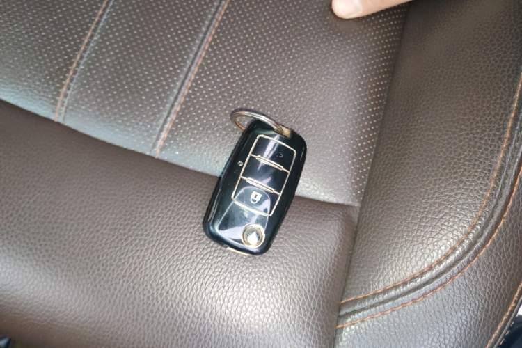 Used FORTHING Lingzhi PLUS 2021 Travel Edition 2.0L Manual Luxury 7-Seater
