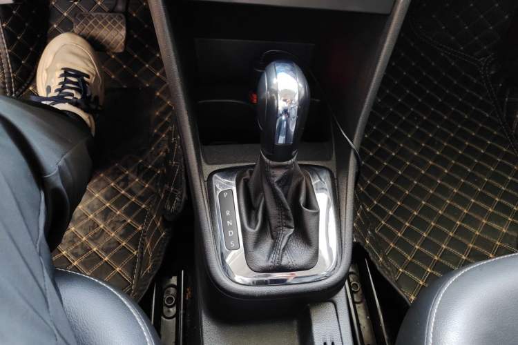 Used Volkswagen Santana 2015 Haval H6 1.6L Automatic Comfort Model Gear Lever