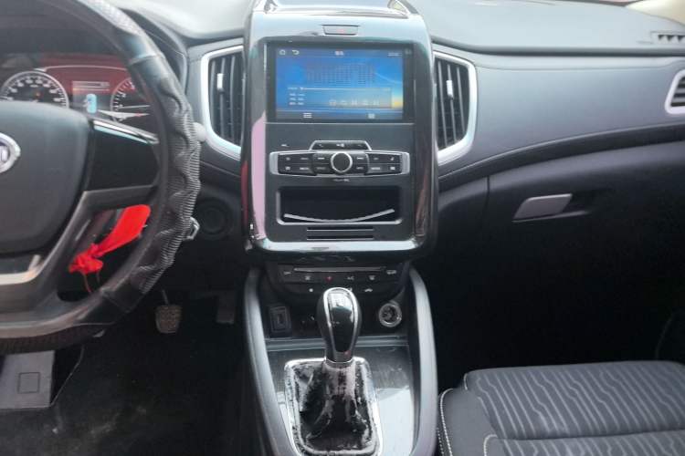 Used SWM X7 2016 1.8L Manual Comfort Version 7 Seats Audio And AC Panel