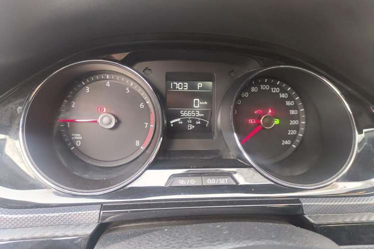 Used Volkswagen C-TREK 2018 230TSI DSG Comfort Model Odometer Close Up