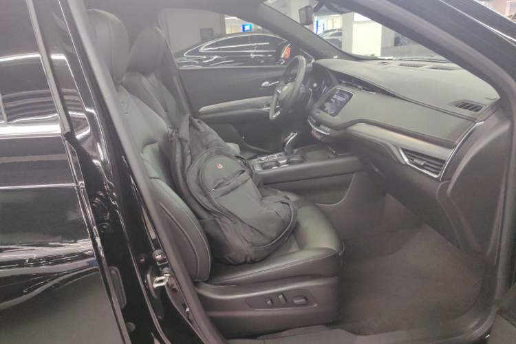 Used Cadillac XT4 2023 28T Two-Wheel-Drive Luxury Version