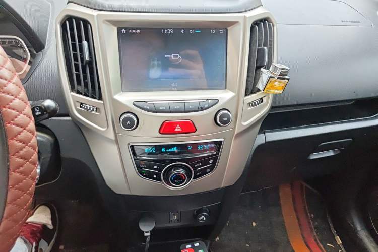 Used Haval H1 2016 Red Label 1.5L Manual Luxury Model Audio And AC Panel