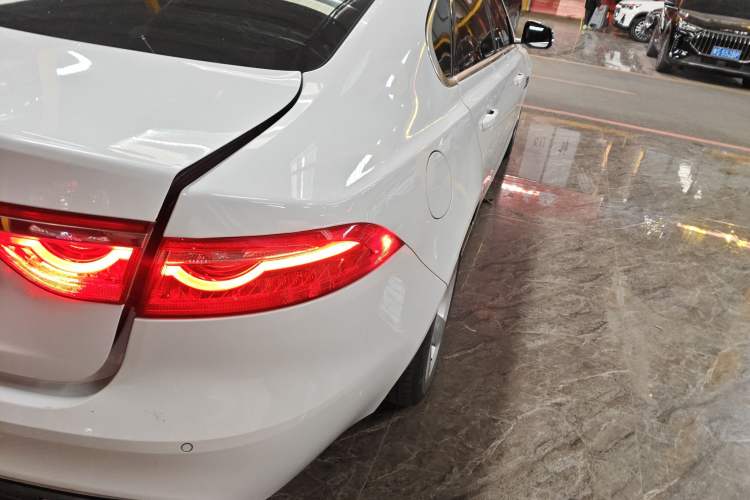 Used Jaguar XFL 2020 XFL 2.0T P200 Two-Wheel-Drive Elite Edition Right Rear Taillight