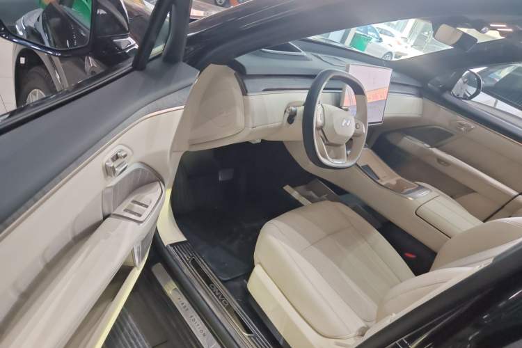 Used ONVO Luxeed L90 2025 Model—Ultra Six-Seater Version Driver Seat