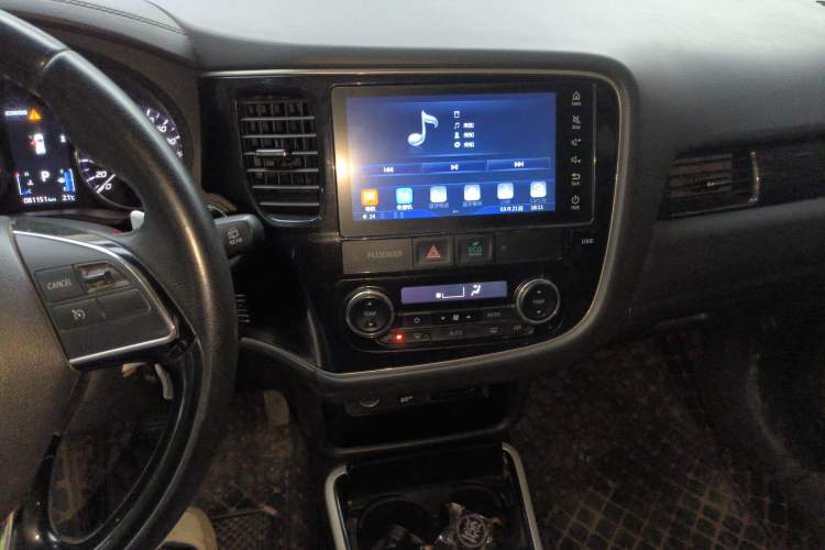 Used Mitsubishi Outlander 2019 2.4L 4x4 Zhi Xiang Edition 7 Seats China VI Standard