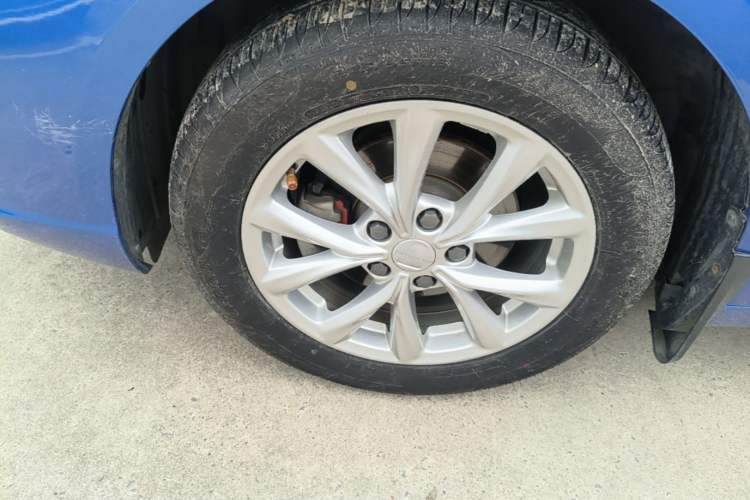 Used Roewe i5 2019 1.5L Automatic 4G Connected Linghao Edition Left Front Wheel Hub