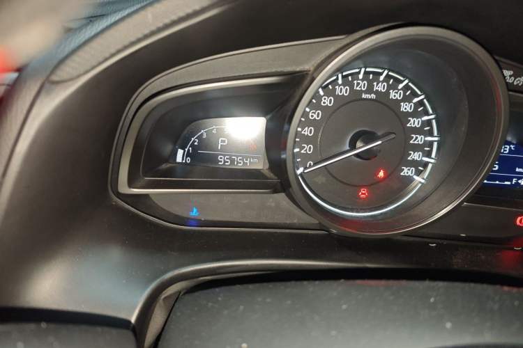 Used Mazda 3 Axela 2017 Hatchback 1.5L Automatic Comfort Model Emission Standard China V
