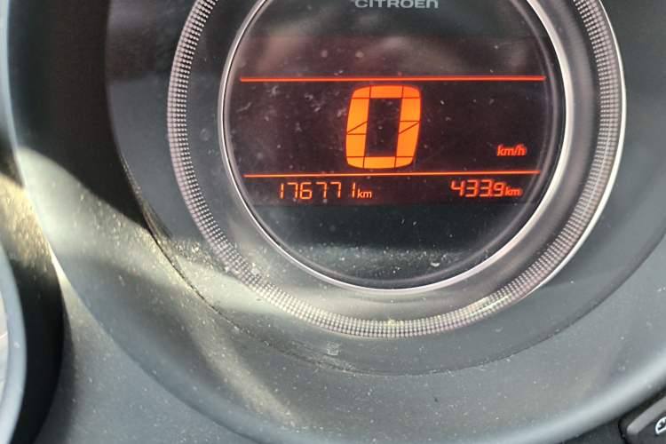 Used Citroen C4L 2014 1.8L Intelligent Drive Automatic Enjoyment Model Odometer Close Up