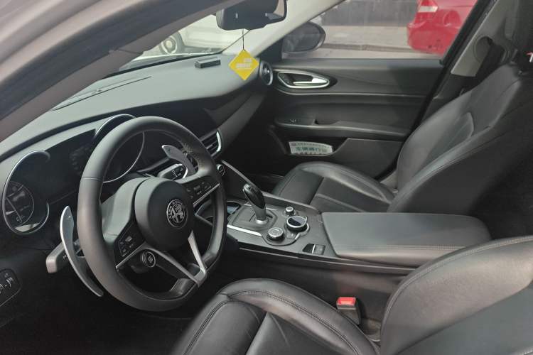 Used Alfa Romeo Giulia 2017 2.0T 280HP Luxury Edition Left Front Seat