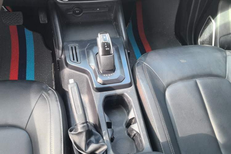 Used JMC Yuhu 7 2022 2.0T Automatic Diesel 4x4 Comfort Edition Standard Wheelbase
