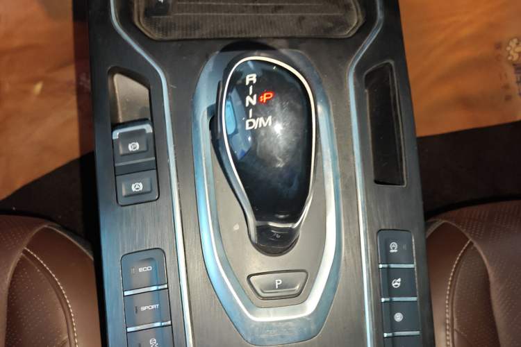 Used Wey VV6 2018 2.0T Two-Wheel Drive Flagship Version China V Standard