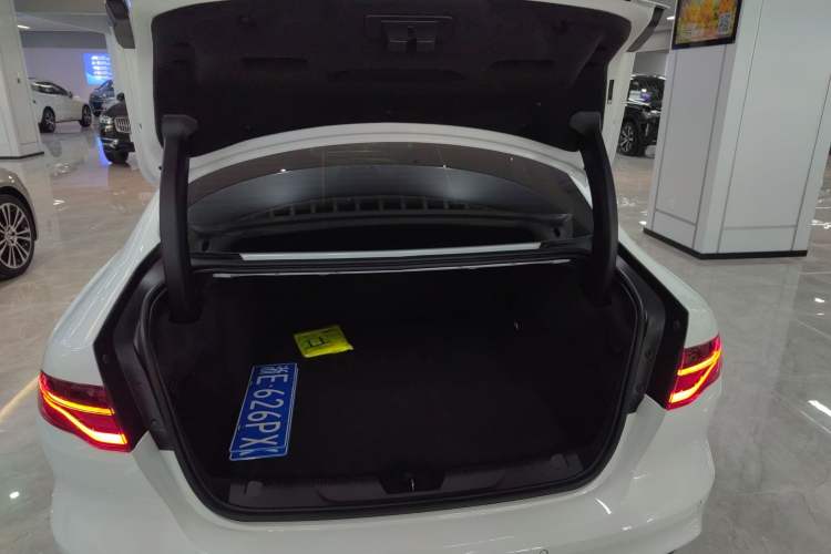 Used Jaguar XEL 2024 2.0T 250 PS R-DYNAMIC S Advanced Sport Edition Trunk