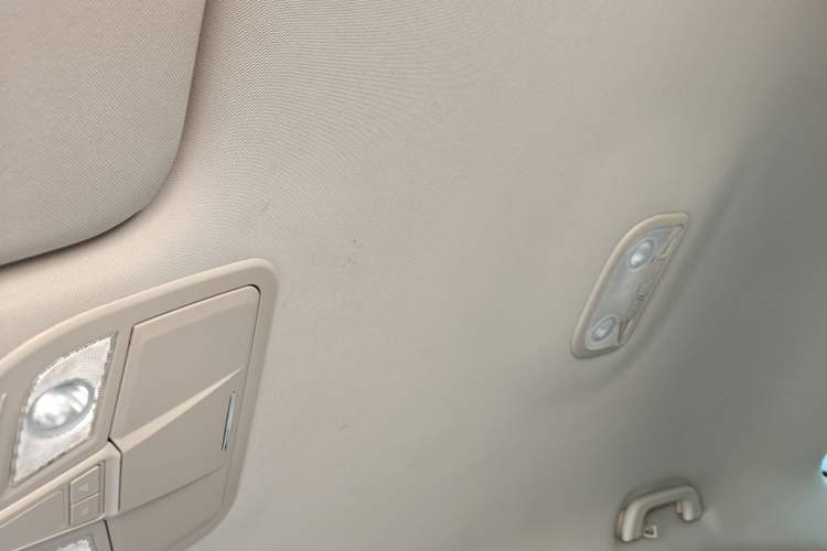 Used Geely Auto Emgrand 2017 Sedan Million Edition 1.5L Manual Luxury Model Headliner