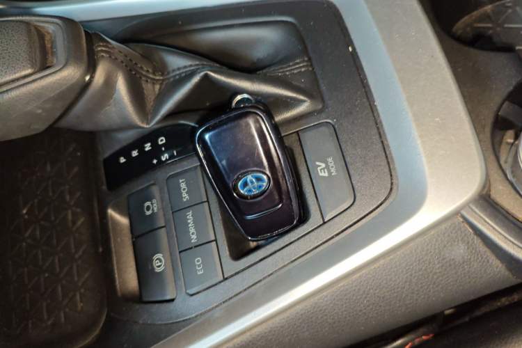 Used Toyota RAV4 2020 Dual-Engine 2.5L E-CVT Two-Wheel Drive Elite Edition