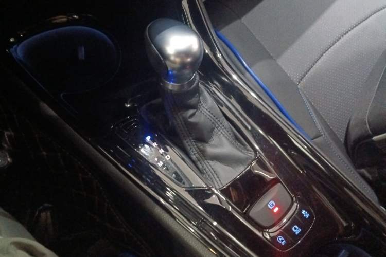 Used Toyota C-HR 2020 2.0L Luxury Edition Gear Lever
