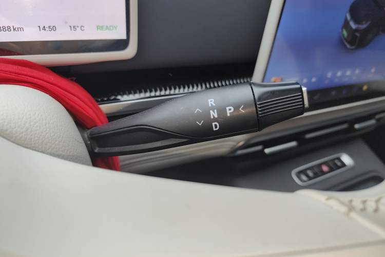 Used VOYAH Dream 2025 PHEV Four-Wheel Drive Prestige Kunpeng Edition
