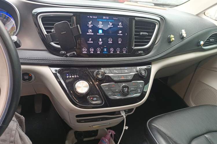 Used Chrysler Grand Voyager 2017 3.6L Premium Edition Audio And AC Panel