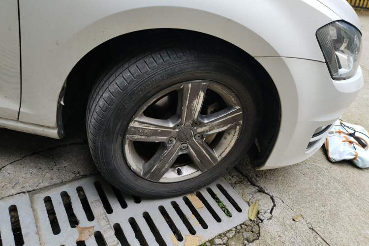 Used Volkswagen Golf 2015 1.4TSI Manual Comfort Model Right Front Wheel Hub