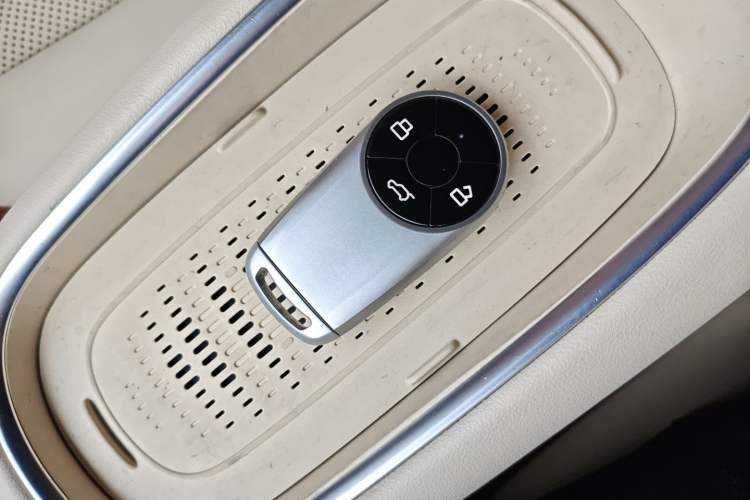 Used ORA Good Cat 2023 401 km Standard Range Premium Version Lithium Iron Phosphate Vehicle Key