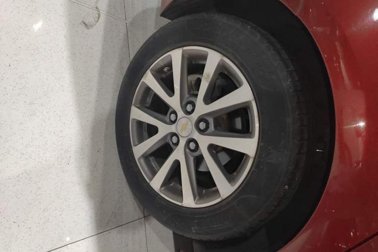 Used Chevrolet Malibu 2018 530T Automatic Luxury Edition Right Rear Wheel Hub