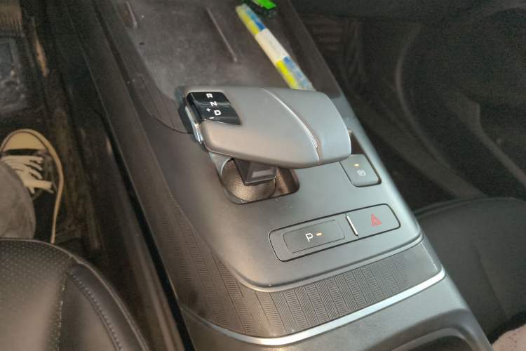 Used CHANGAN Eado DD 2023 Blue Whale NE 1.5T GDI DCT Navigation Model Gear Lever