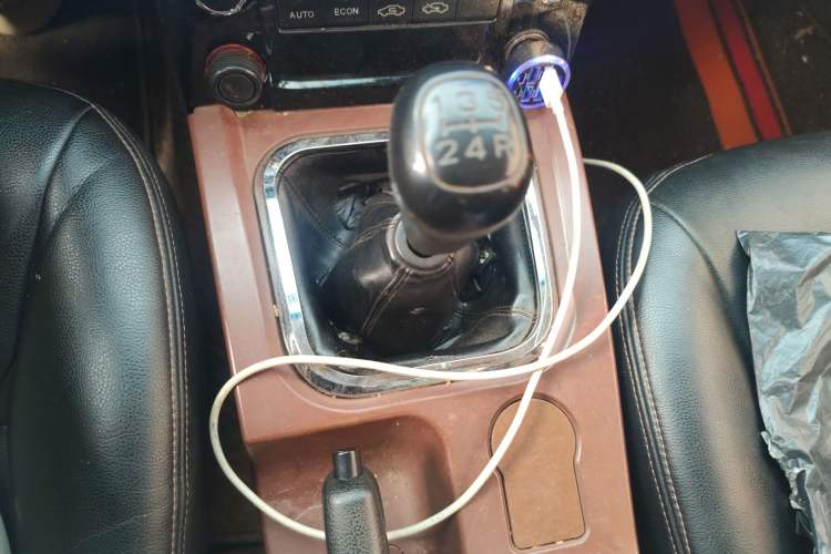 Used JDMC T5 2014 2.4T Two-Wheel-Drive Elite Version with Extended Wheelbase Model 4D25