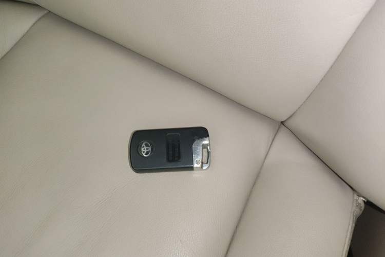 Used Toyota Highlander 2012 2.7L Two-Wheel Drive 7-Seater Luxury Edition
