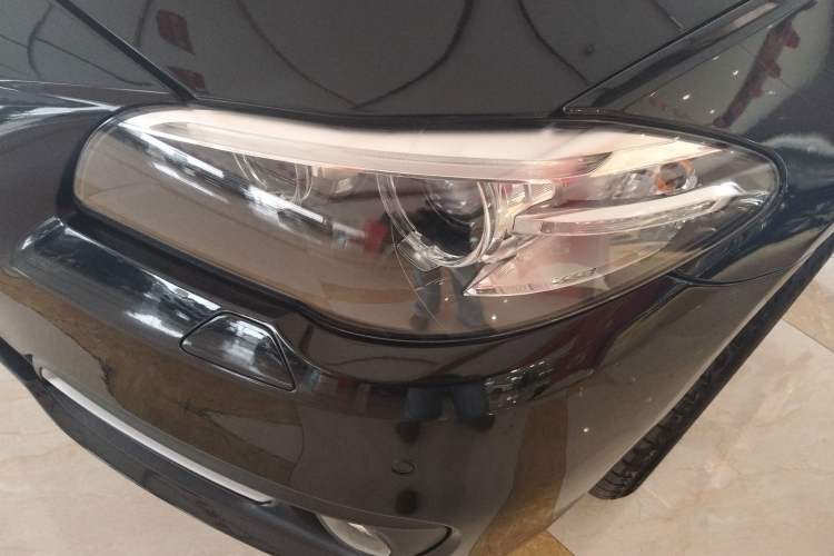 Used BMW 5 Series 2014 525Li Leading Model
