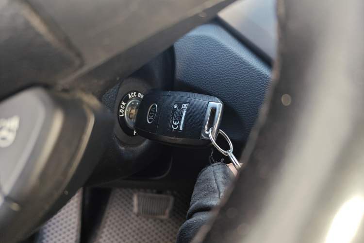 Used Kia Carens 2013 2.0L 7-Seater Automatic Comfort Edition China V Standard Vehicle Key