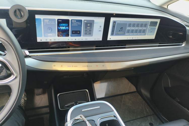 Used SAIC MAXUS G90 2022 2.0T Xingyun Seven-Seater Version