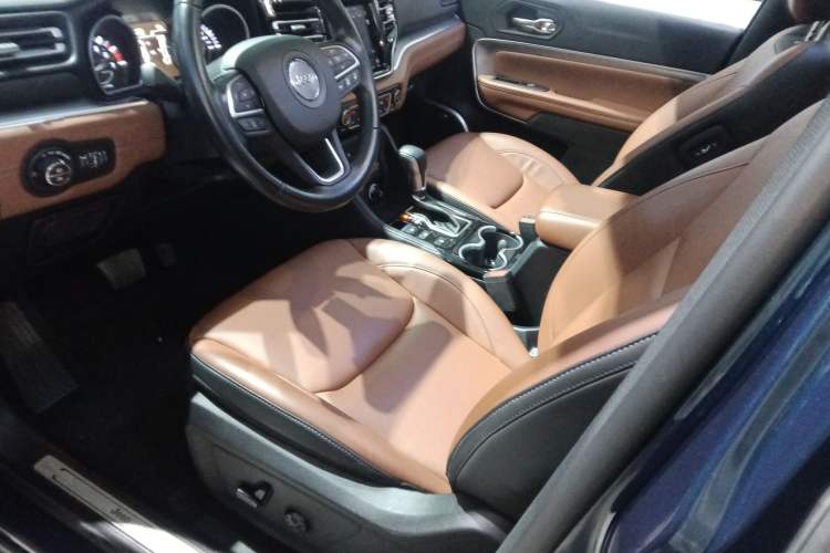 Used Jeep Grand Commander 2022 2.0T Four-Wheel Drive Luxury Edition
