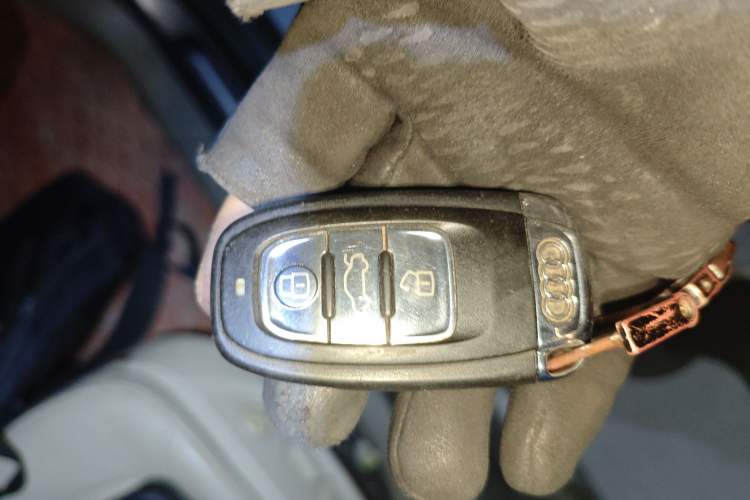 Used Audi A4L 2012 2.0 TFSI automatic standard version