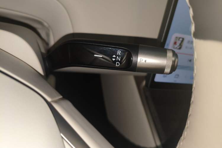 Used ONVO Luxeed L90 2025 Model—Max Six-Seater Version
